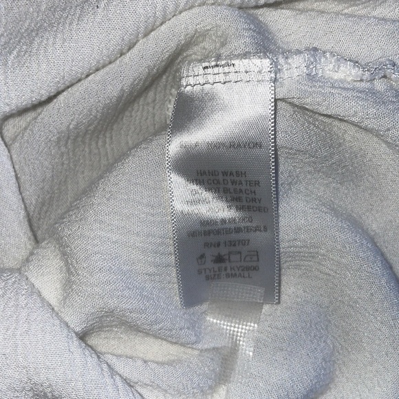 NABEE white v-neck with cross cross ties blouse with scrunch cuffs women’s small - Picture 7 of 8